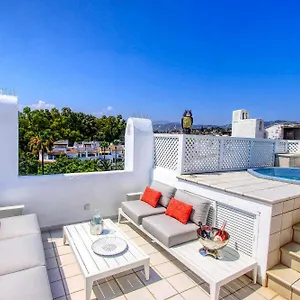 1080-beachfront-penthouse-3-floors-jacuzzi-2-pools-wifi.es-andalucia.com/